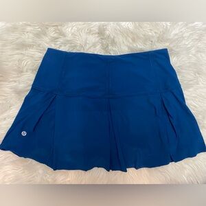 Lululemon skirt size 6